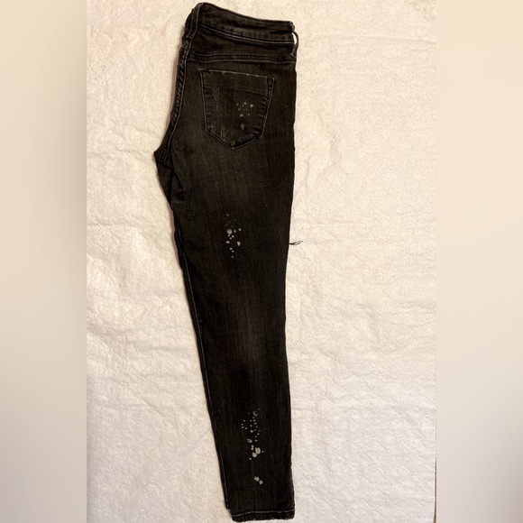 Mossimo Jeans. Size 2. Distressed. Stretch - Picture 3 of 6